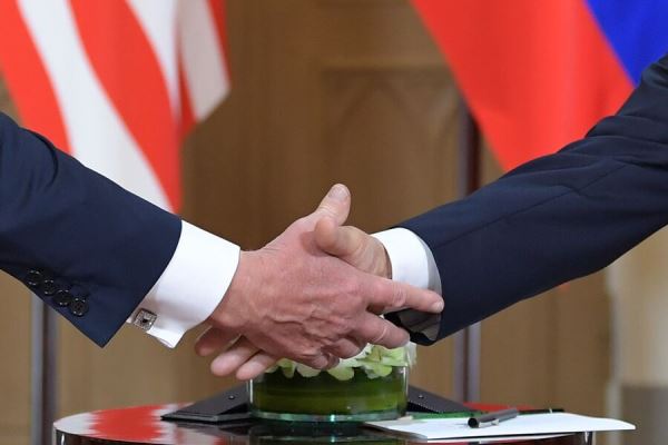 «Оба понимают абсурдность отказа от диалога». Песков рассказал о подготовке встречи Путина и Трампа