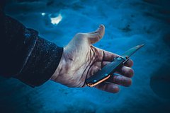 Россиянин пырнул ножом пытавшегося проверить его документы полицейского