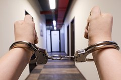 Следствие потребовало ареста зарубившей трех своих детей россиянке