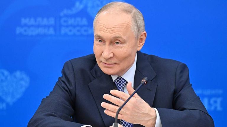 Путин указал на необходимость соблюдать сроки восстановления новых регионов