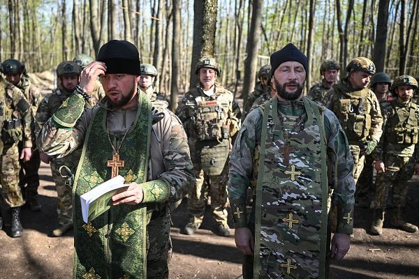 ВСУ атаковали Донецк в пасхальное перемирие. Почему Киев продолжает наносить удары?
